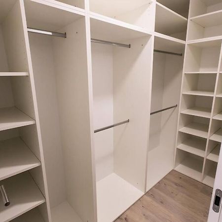Urban Apartment With Possibility Of Parking Bratislava Luaran gambar