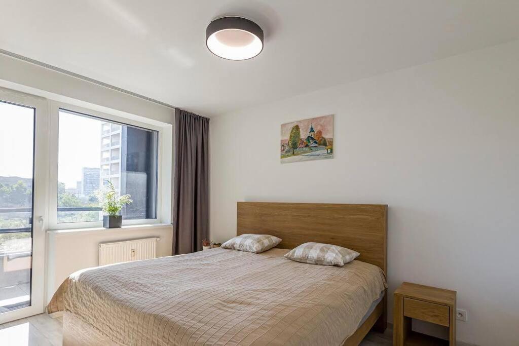 Urban Apartment With Possibility Of Parking Bratislava Luaran gambar