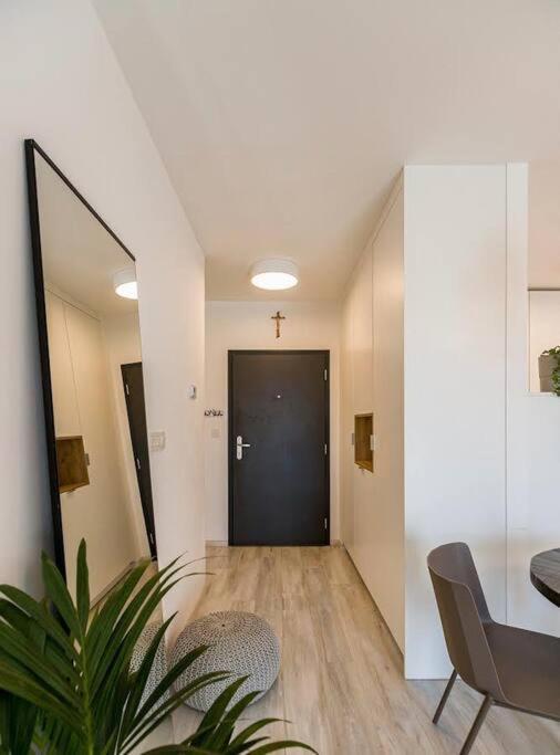 Urban Apartment With Possibility Of Parking Bratislava Luaran gambar