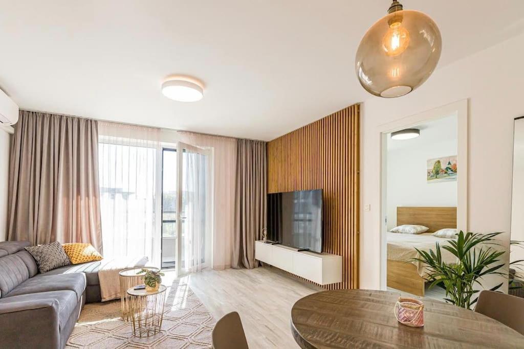 Urban Apartment With Possibility Of Parking Bratislava Luaran gambar