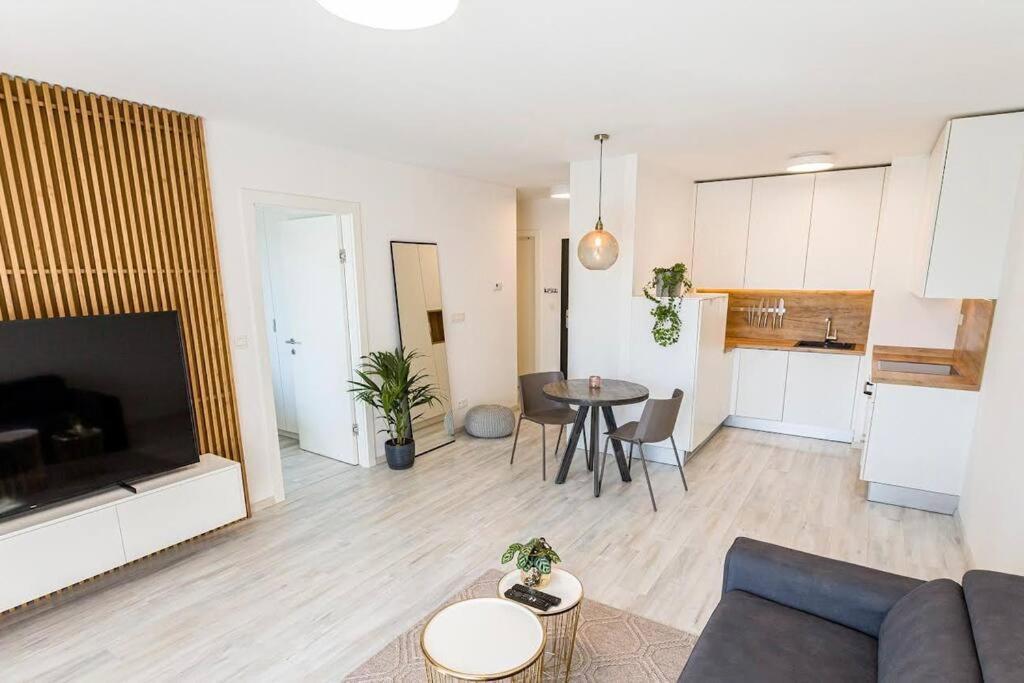 Urban Apartment With Possibility Of Parking Bratislava Luaran gambar